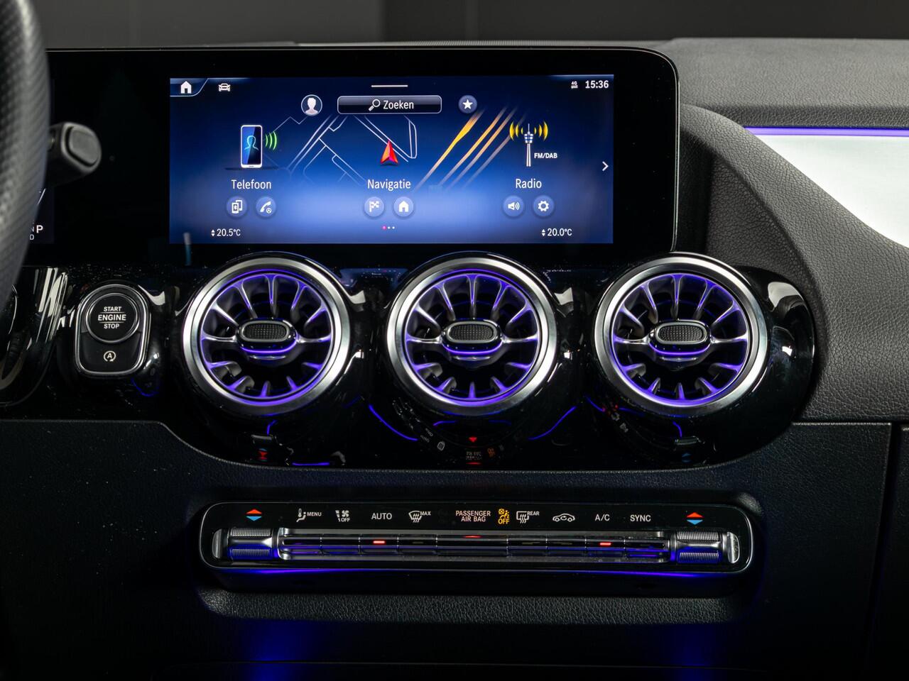 Mercedes-Benz GLA-KLASSE 180 AMG Line Panorama dak | Trekhaak