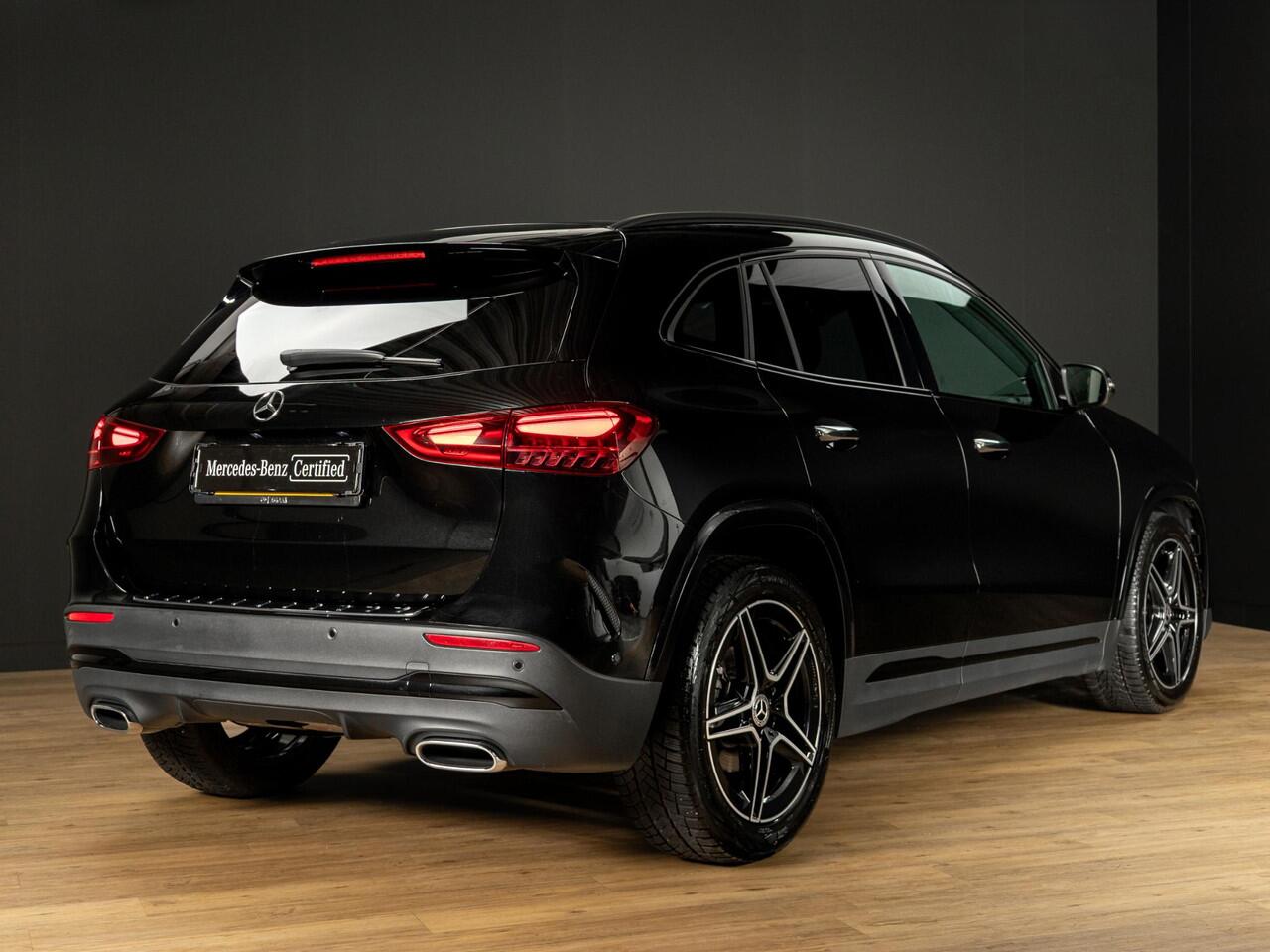 Mercedes-Benz GLA-KLASSE 180 AMG Line Panorama dak | Trekhaak