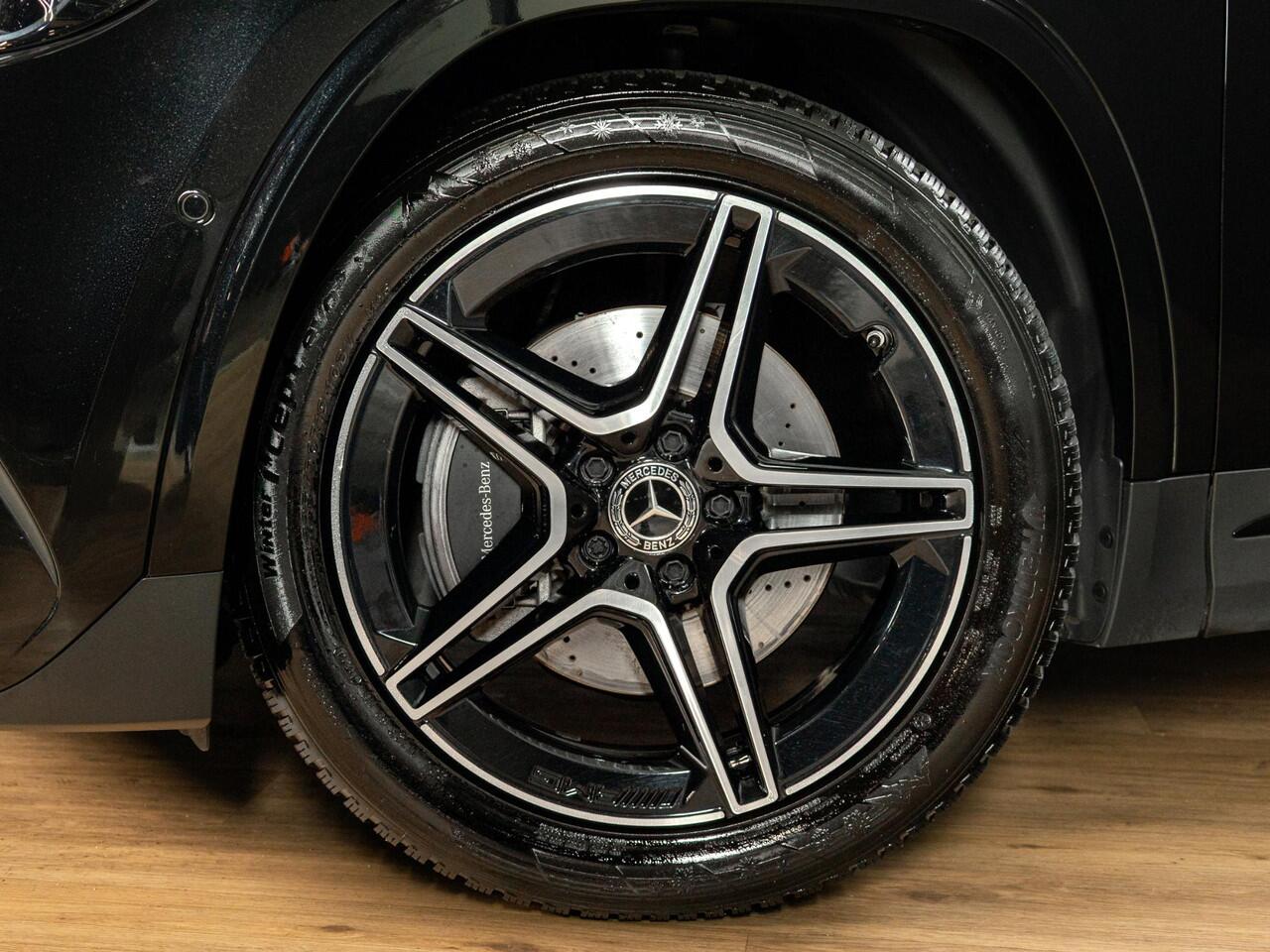 Mercedes-Benz GLA-KLASSE 180 AMG Line Panorama dak | Trekhaak