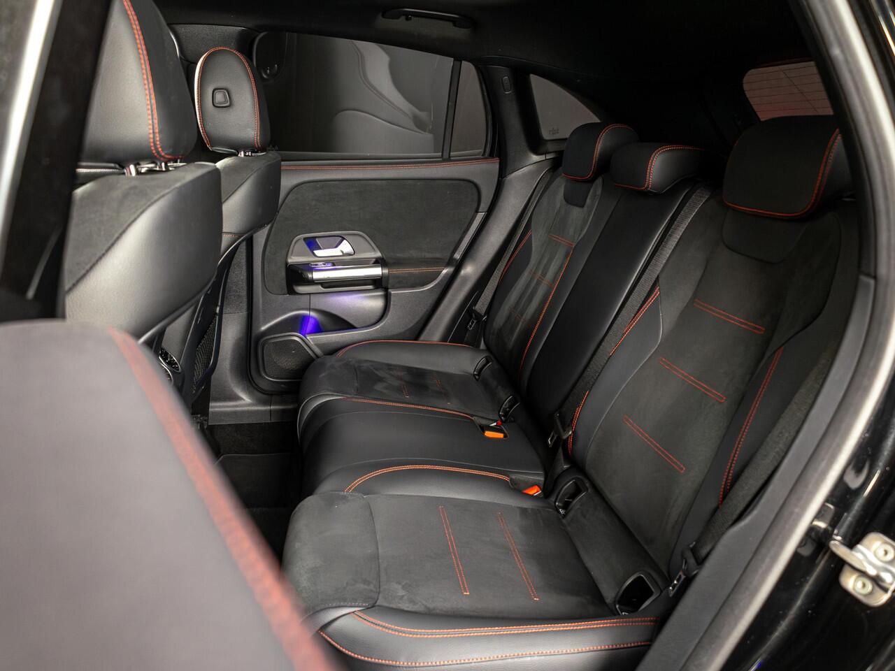 Mercedes-Benz GLA-KLASSE 180 AMG Line Panorama dak | Trekhaak