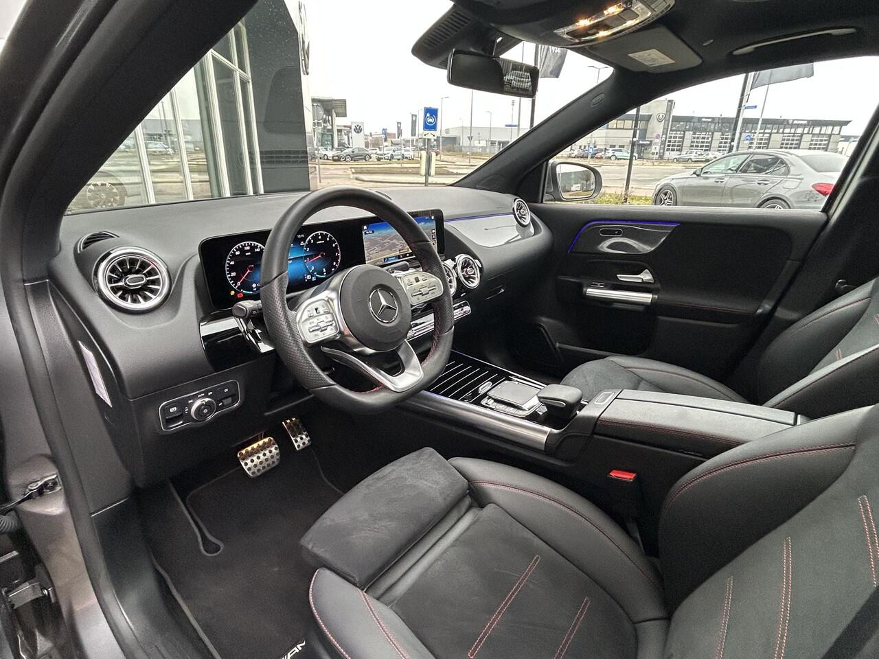 Mercedes-Benz GLA-KLASSE 180 AMG | Panoramadak | Sfeerverlichting