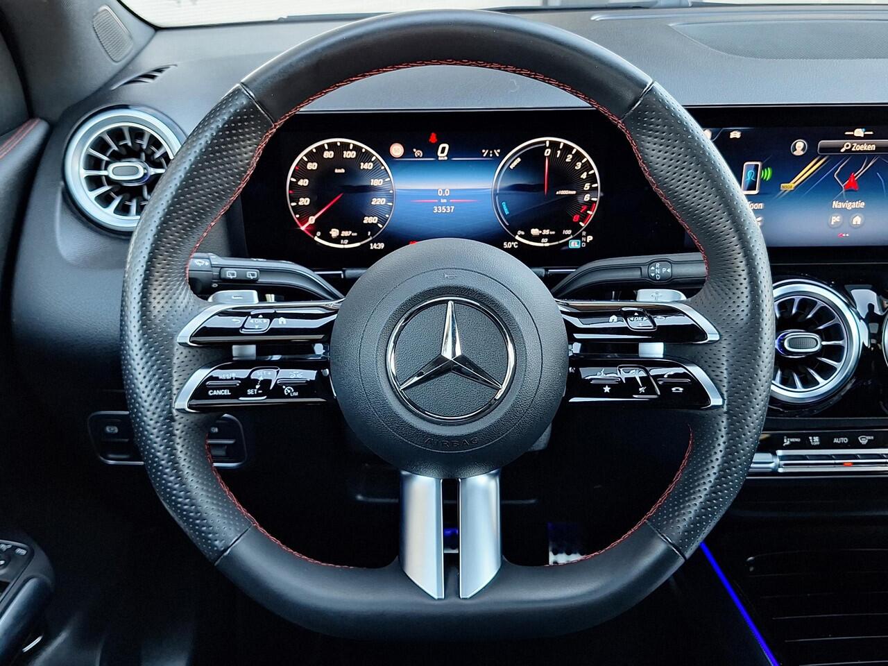 Mercedes-Benz GLA-KLASSE 250 e AMG Line | Panoramadak | Night pakket | Achteruitrijcamera | Sfeerverlichting | Stoelverwarming | Keyless-GO | Elektrische achterklep