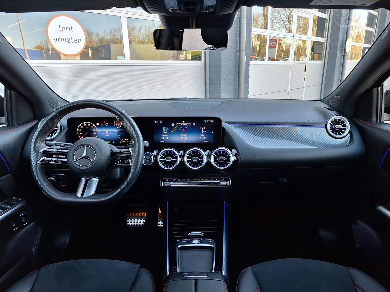 Mercedes-Benz GLA-KLASSE 250 e AMG Line | Panoramadak | Night pakket | Achteruitrijcamera | Sfeerverlichting | Stoelverwarming | Keyless-GO | Elektrische achterklep