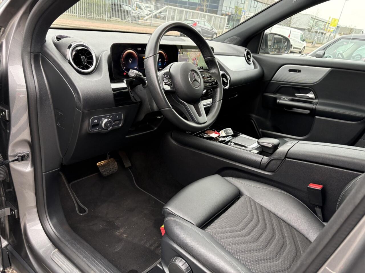 Mercedes-Benz GLA-KLASSE 250 e Luxury Line Panodak, LED