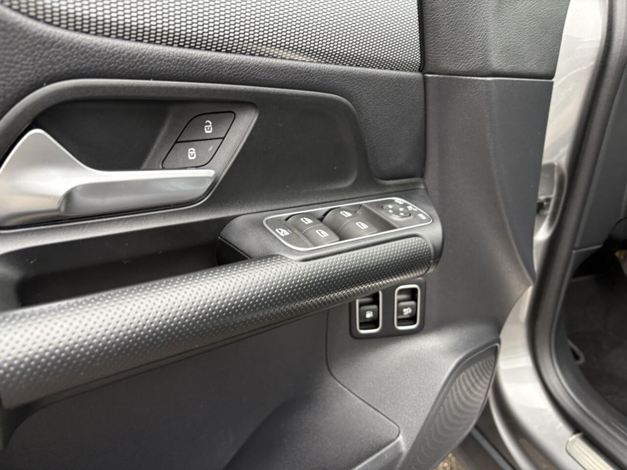 Mercedes-Benz GLA-KLASSE 250 e Luxury Line Panodak, LED