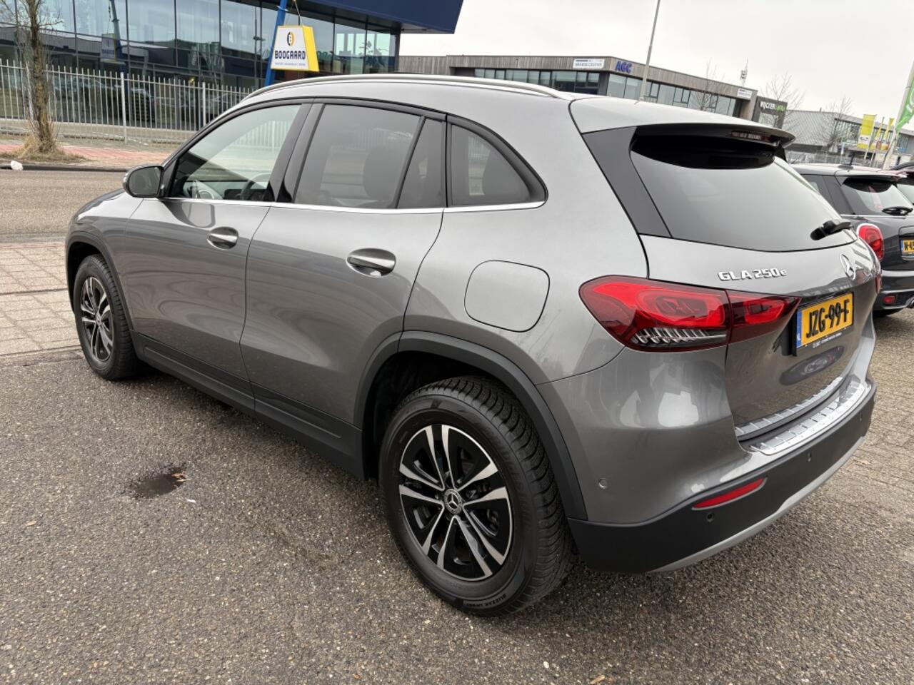 Mercedes-Benz GLA-KLASSE 250 e Luxury Line Panodak, LED