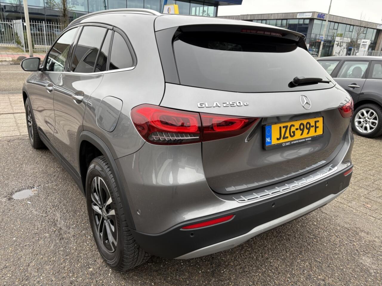 Mercedes-Benz GLA-KLASSE 250 e Luxury Line Panodak, LED