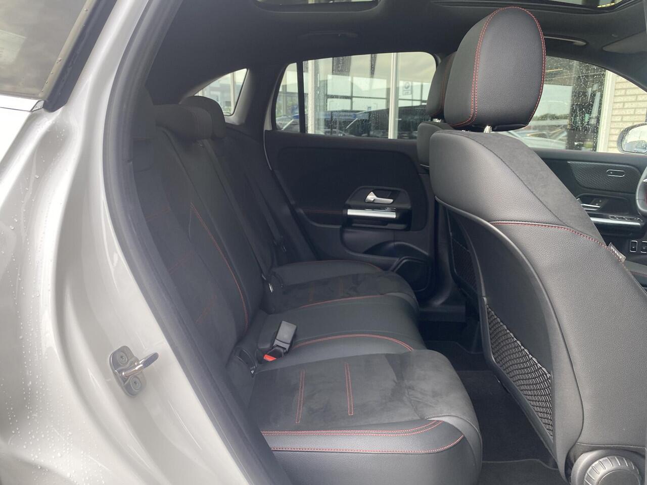 Mercedes-Benz GLA-KLASSE GLA 250 e AMG | Panoramadak Keyless Entry| Stoelverwarming| Sfeerverlichting