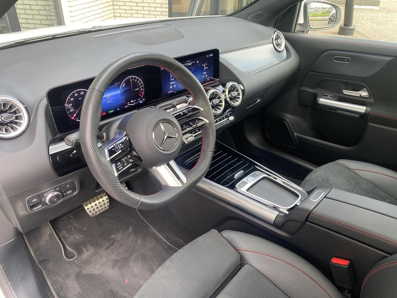 Mercedes-Benz GLA-KLASSE GLA 250 e AMG | Panoramadak Keyless Entry| Stoelverwarming| Sfeerverlichting