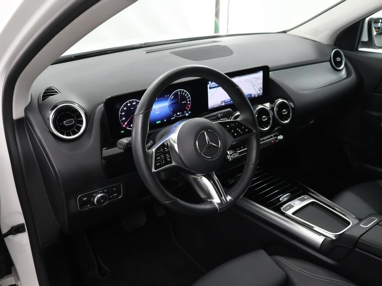 Mercedes-Benz GLA-KLASSE 250 e Luxury Line | Trekhaak | Night pakket | Stoelverwarming |