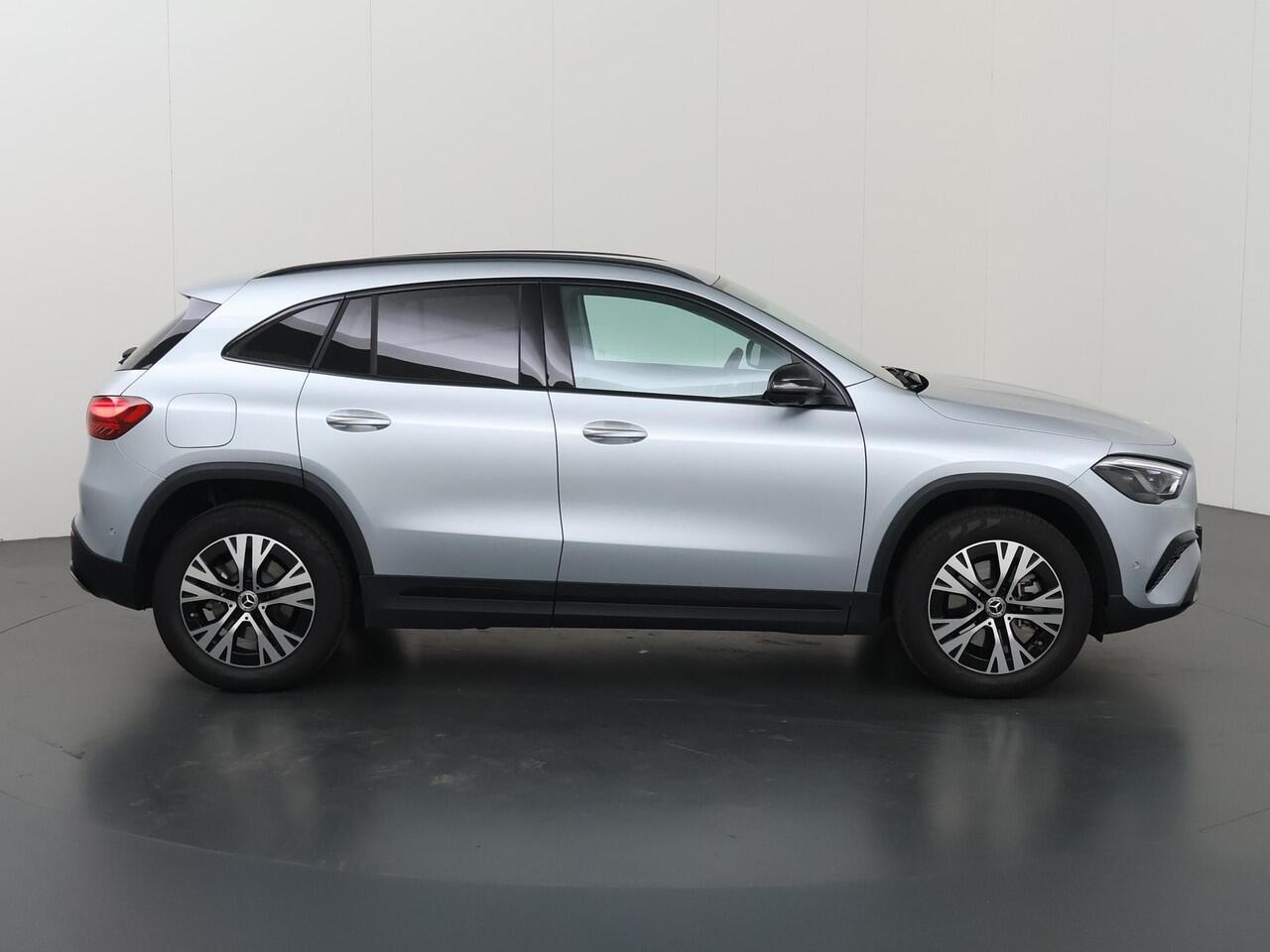 Mercedes-Benz GLA-KLASSE 250 e Luxury Line | Night pakket | Trekhaak | Winter pakket | 360 camera | Multibeam LED |