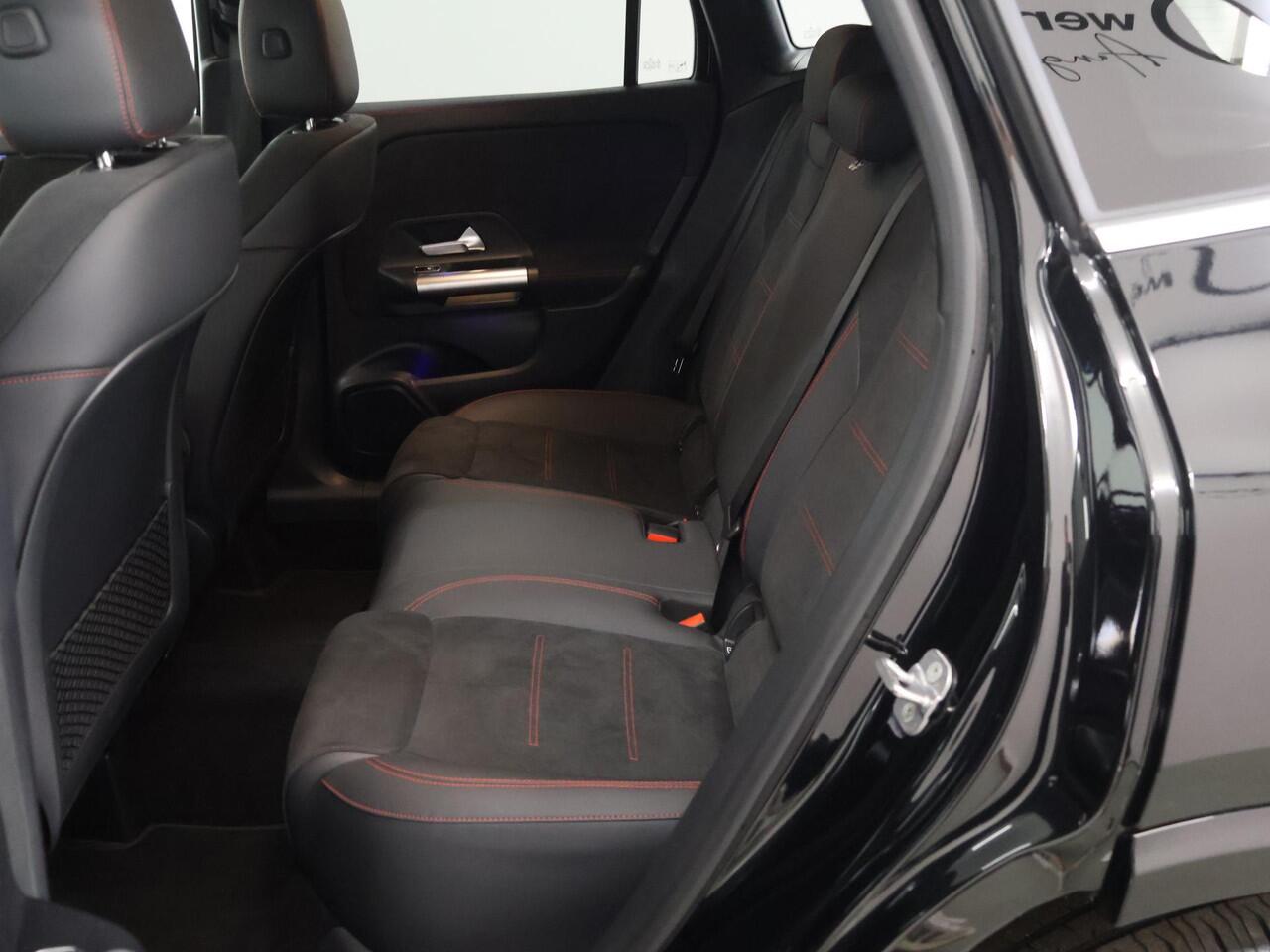 Mercedes-Benz GLA-KLASSE 250 e AMG Line | Trekhaak | Stoelverwarming | Winter pakket | Getint glas |