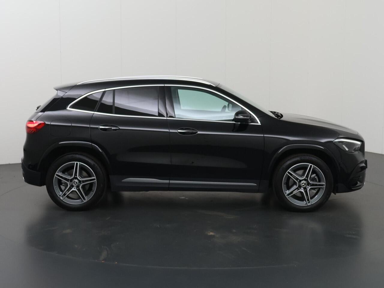Mercedes-Benz GLA-KLASSE 250 e AMG Line | Trekhaak | Stoelverwarming | Winter pakket | Getint glas |