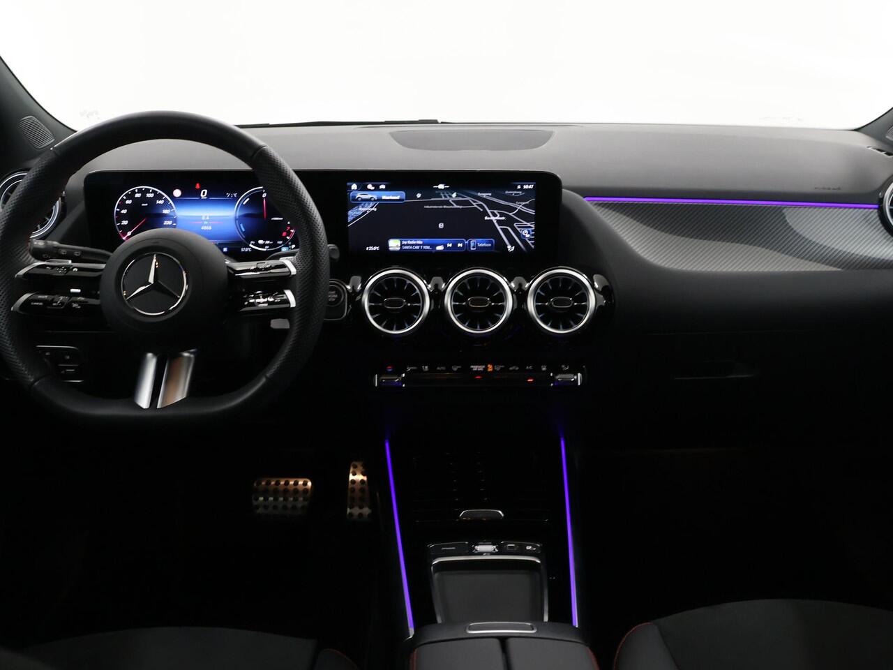 Mercedes-Benz GLA-KLASSE 250 e AMG Line | Trekhaak | Stoelverwarming | Winter pakket | Getint glas |