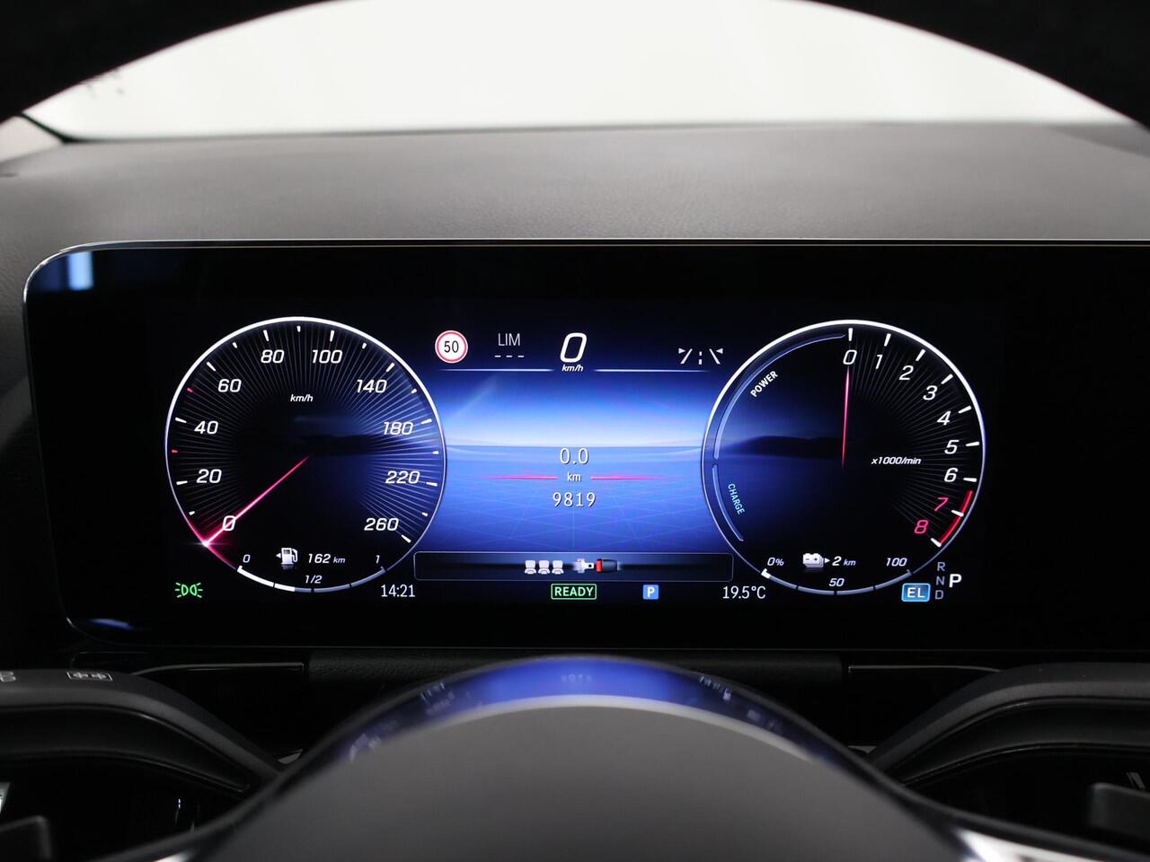 Mercedes-Benz GLA-KLASSE 250 e Luxury Line | Trekhaak | Night pakket | Stoelverwarming |