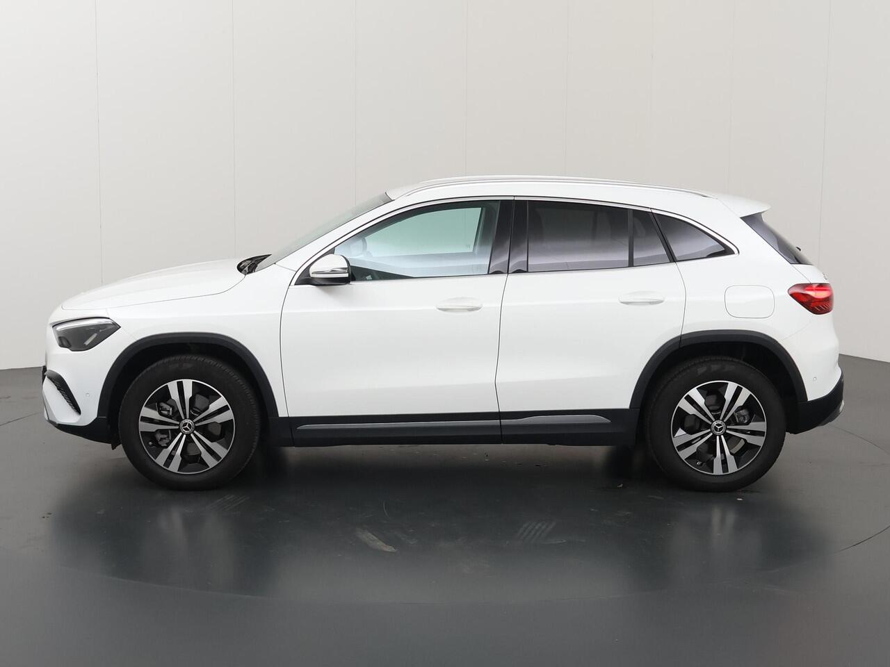 Mercedes-Benz GLA-KLASSE 250 e Luxury Line | Trekhaak | Night pakket | Stoelverwarming |