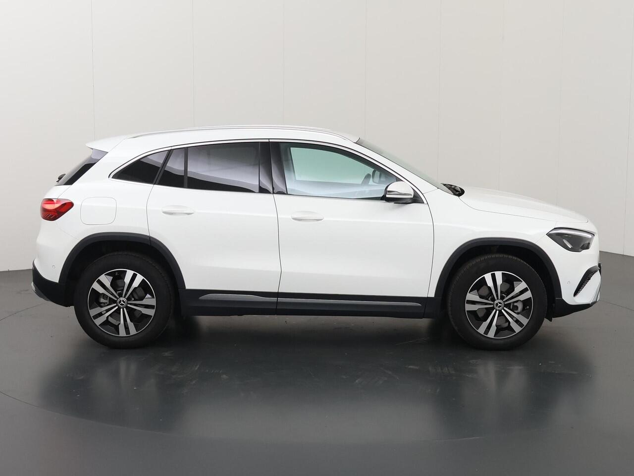 Mercedes-Benz GLA-KLASSE 250 e Luxury Line | Trekhaak | Night pakket | Stoelverwarming |