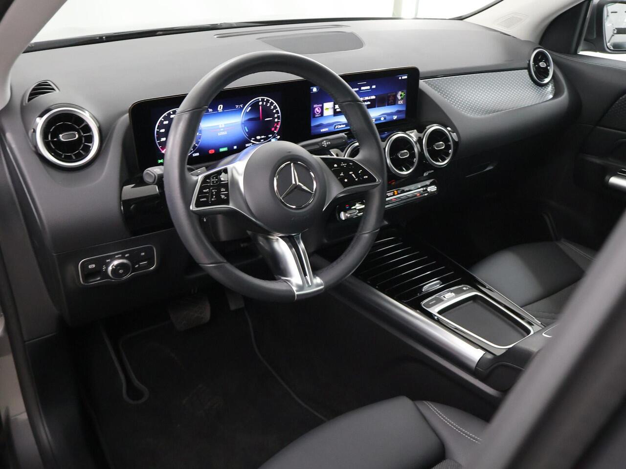 Mercedes-Benz GLA-KLASSE 250 e Luxury Line | Elektrisch wegklapbare trekhaak | Stoelverwarming | Winter pakket |