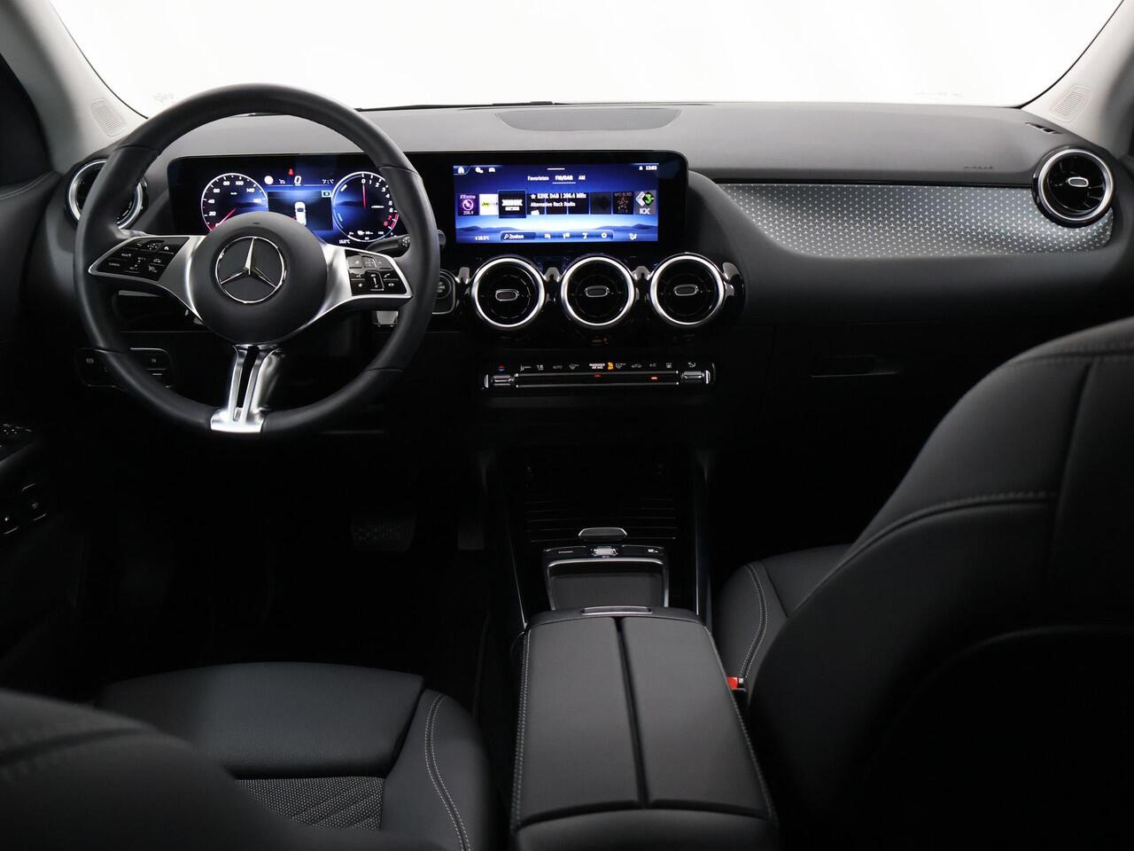 Mercedes-Benz GLA-KLASSE 250 e Luxury Line | Elektrisch wegklapbare trekhaak | Stoelverwarming | Winter pakket |