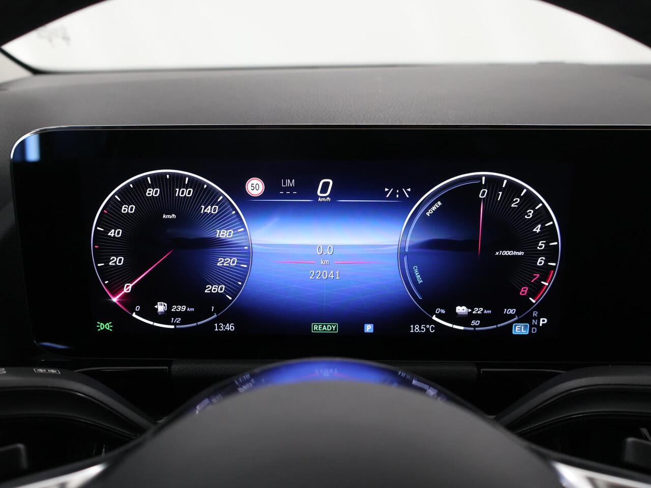 Mercedes-Benz GLA-KLASSE 250 e Luxury Line | Night pakket | Elektrisch wegklapbare trekhaak | Stoelverwarming | Winter pakket |