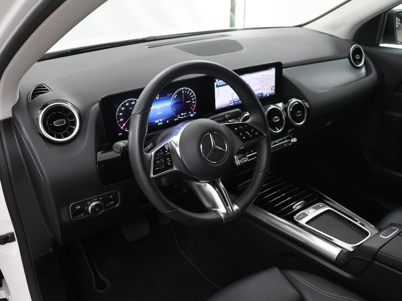 Mercedes-Benz GLA-KLASSE 250 e Luxury Line | Night pakket | Elektrisch wegklapbare trekhaak | Stoelverwarming | Winter pakket |