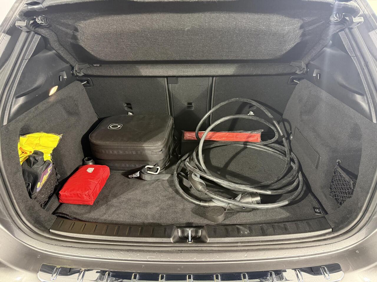 Mercedes-Benz GLA-KLASSE 250 e Star Edition Luxury Line / NL auto / Panoramadak / Trekhaak / Plug-In Hybride / Nw model