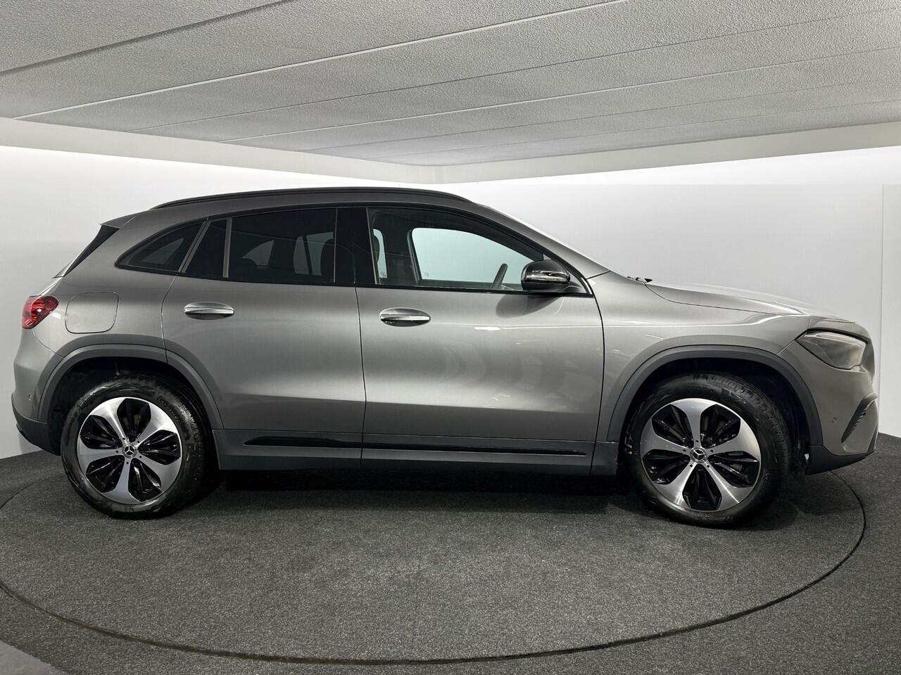 Mercedes-Benz GLA-KLASSE 250 e Star Edition Luxury Line / NL auto / Panoramadak / Trekhaak / Plug-In Hybride / Nw model