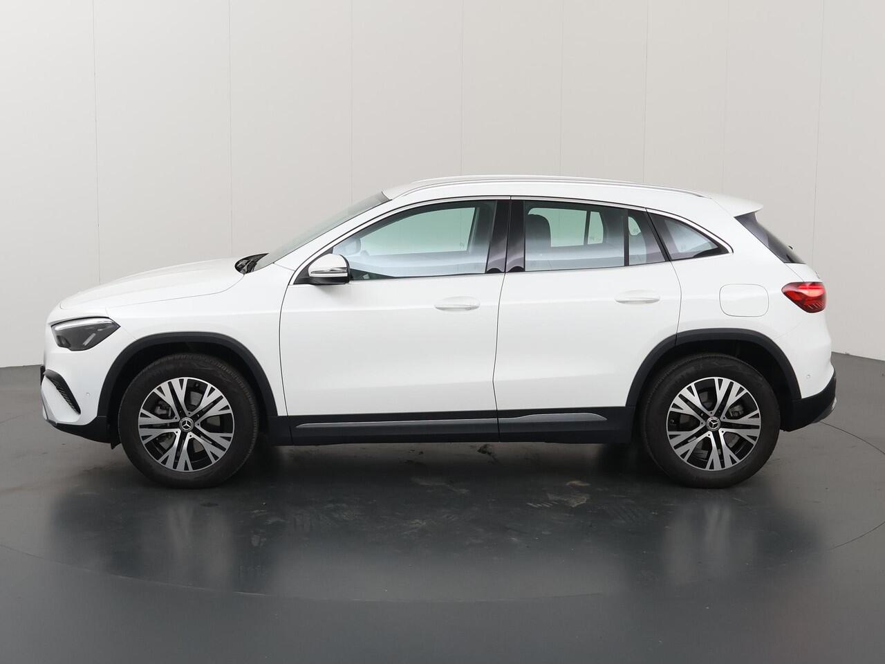 Mercedes-Benz GLA-KLASSE 250 e Luxury Line | Trekhaak | Winter pakket | Elektrische achterklep |