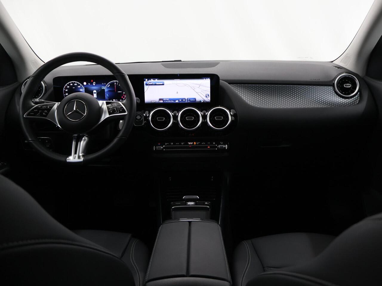 Mercedes-Benz GLA-KLASSE 250 e Luxury Line | Trekhaak | Winter pakket | Elektrische achterklep |