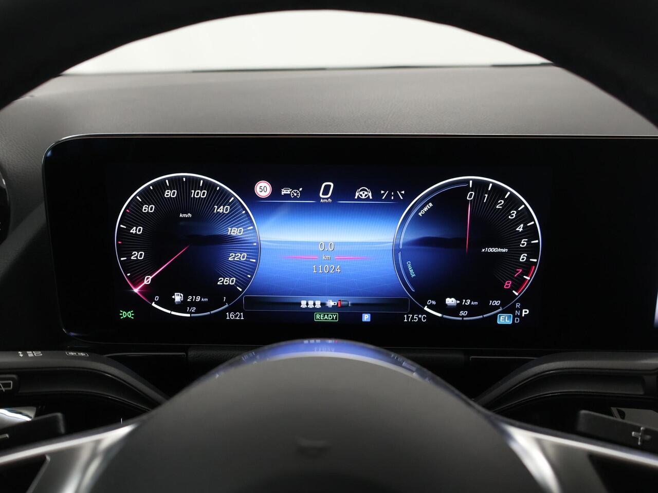 Mercedes-Benz GLA-KLASSE 250 e Star Edition Luxury Line | Night | Dakrails | Getint glas | Achteruitrijcamera | Stoelverwarming | Sfeerverlichting |