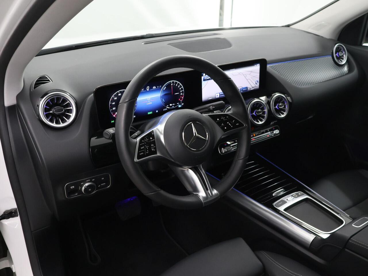 Mercedes-Benz GLA-KLASSE 250 e Star Edition Luxury Line | Night | Dakrails | Getint glas | Achteruitrijcamera | Stoelverwarming | Sfeerverlichting |