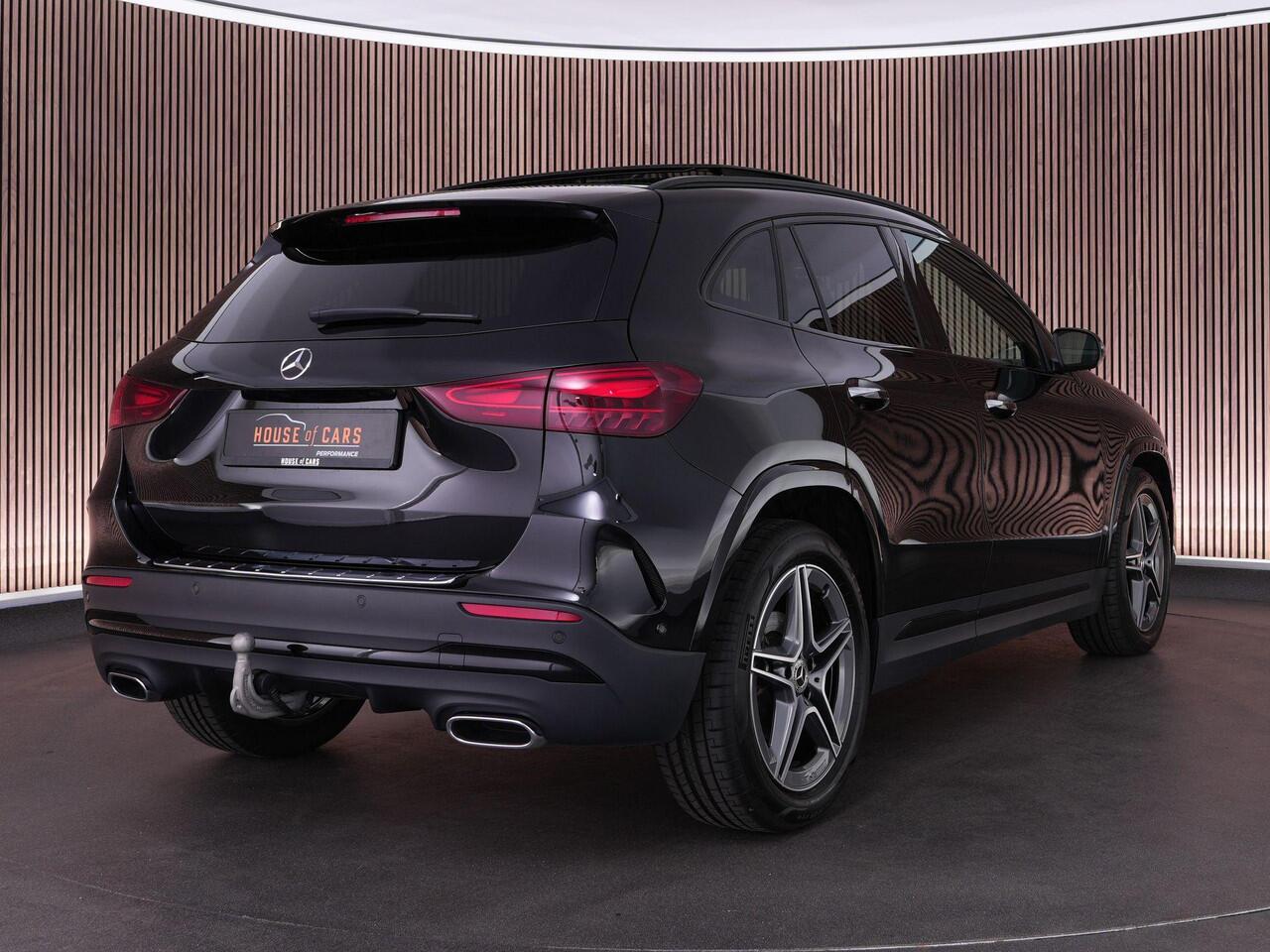 Mercedes-Benz GLA-KLASSE 200 AMG Line |dealer onderhouden|panoramadak|carbon interieur|Apple Carplay|trekhaak|stoelverwarming|parkeercamera|sfeerverlichting|19"|