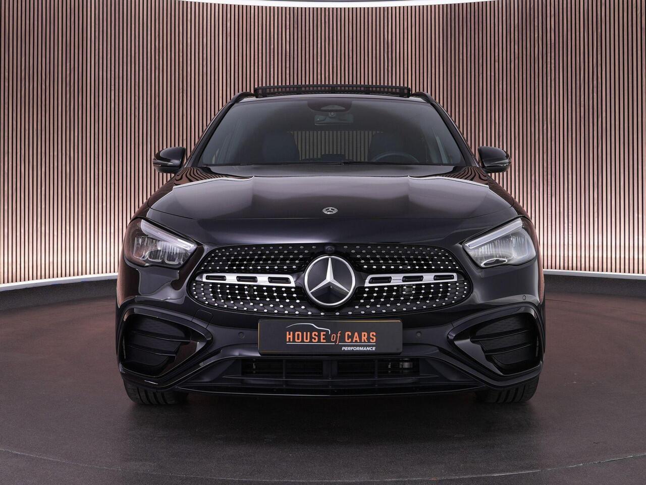Mercedes-Benz GLA-KLASSE 200 AMG Line |dealer onderhouden|panoramadak|carbon interieur|Apple Carplay|trekhaak|stoelverwarming|parkeercamera|sfeerverlichting|19"|