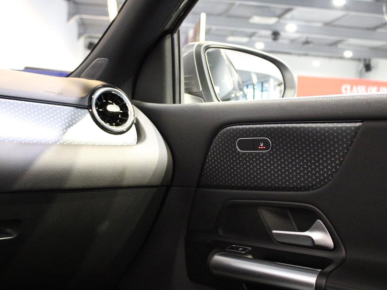 Mercedes-Benz GLA-KLASSE 250 e Luxury Line Panorama dak