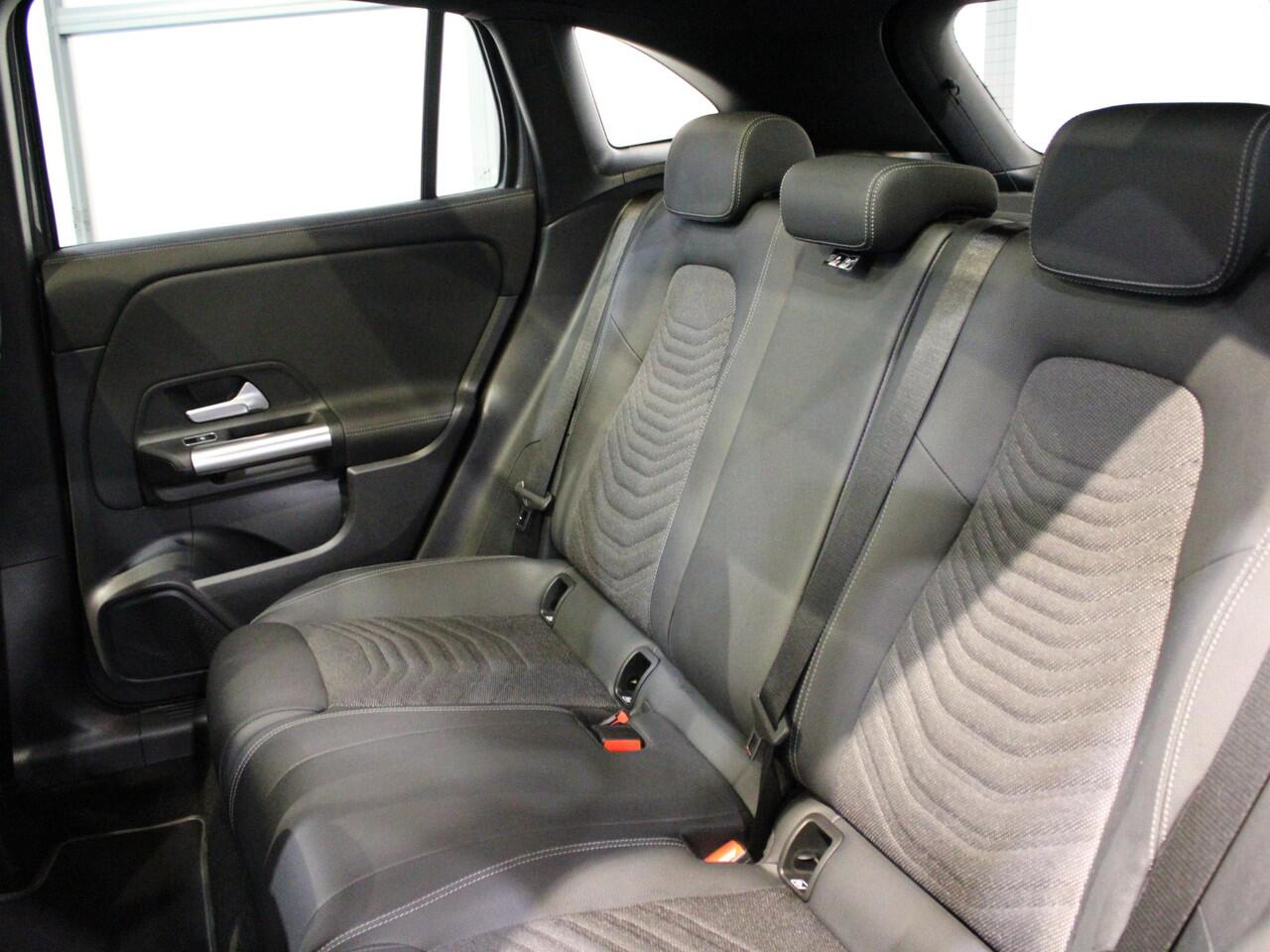 Mercedes-Benz GLA-KLASSE 250 e Luxury Line Panorama dak