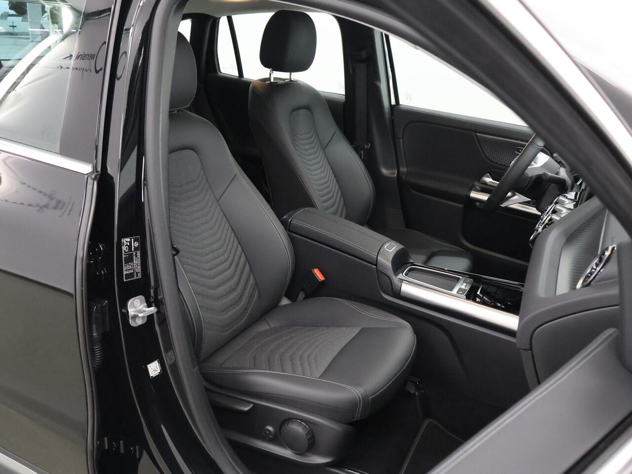 Mercedes-Benz GLA-KLASSE 250 e Luxury Line | Trekhaak | Verwarmd stuur | Winter pakket | 11 KW laden | Stoelverwarming |