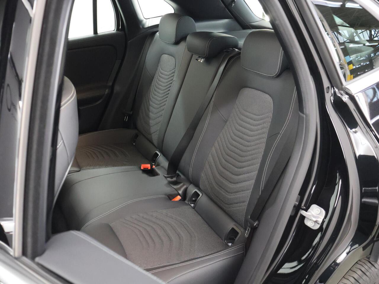 Mercedes-Benz GLA-KLASSE 250 e Luxury Line | Trekhaak | Verwarmd stuur | Winter pakket | 11 KW laden | Stoelverwarming |