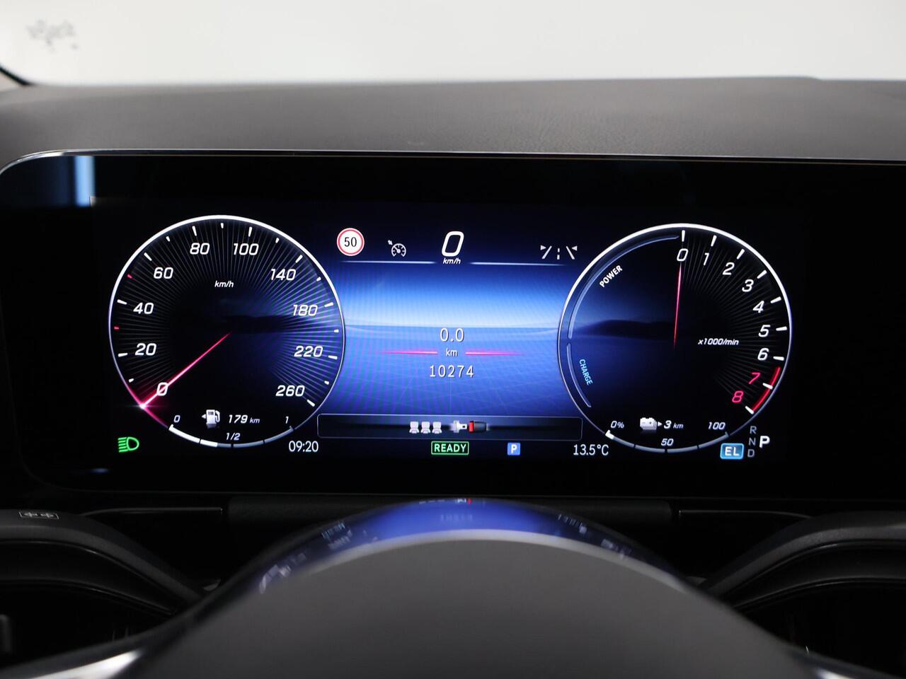 Mercedes-Benz GLA-KLASSE 250 e Luxury Line | Trekhaak | Verwarmd stuur | Winter pakket | 11 KW laden | Stoelverwarming |