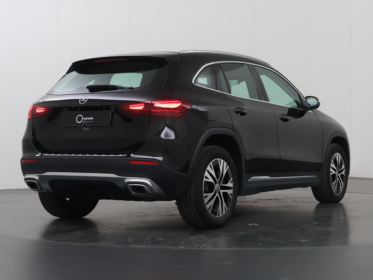 Mercedes-Benz GLA-KLASSE 250 e Luxury Line | Trekhaak | Verwarmd stuur | Winter pakket | 11 KW laden | Stoelverwarming |