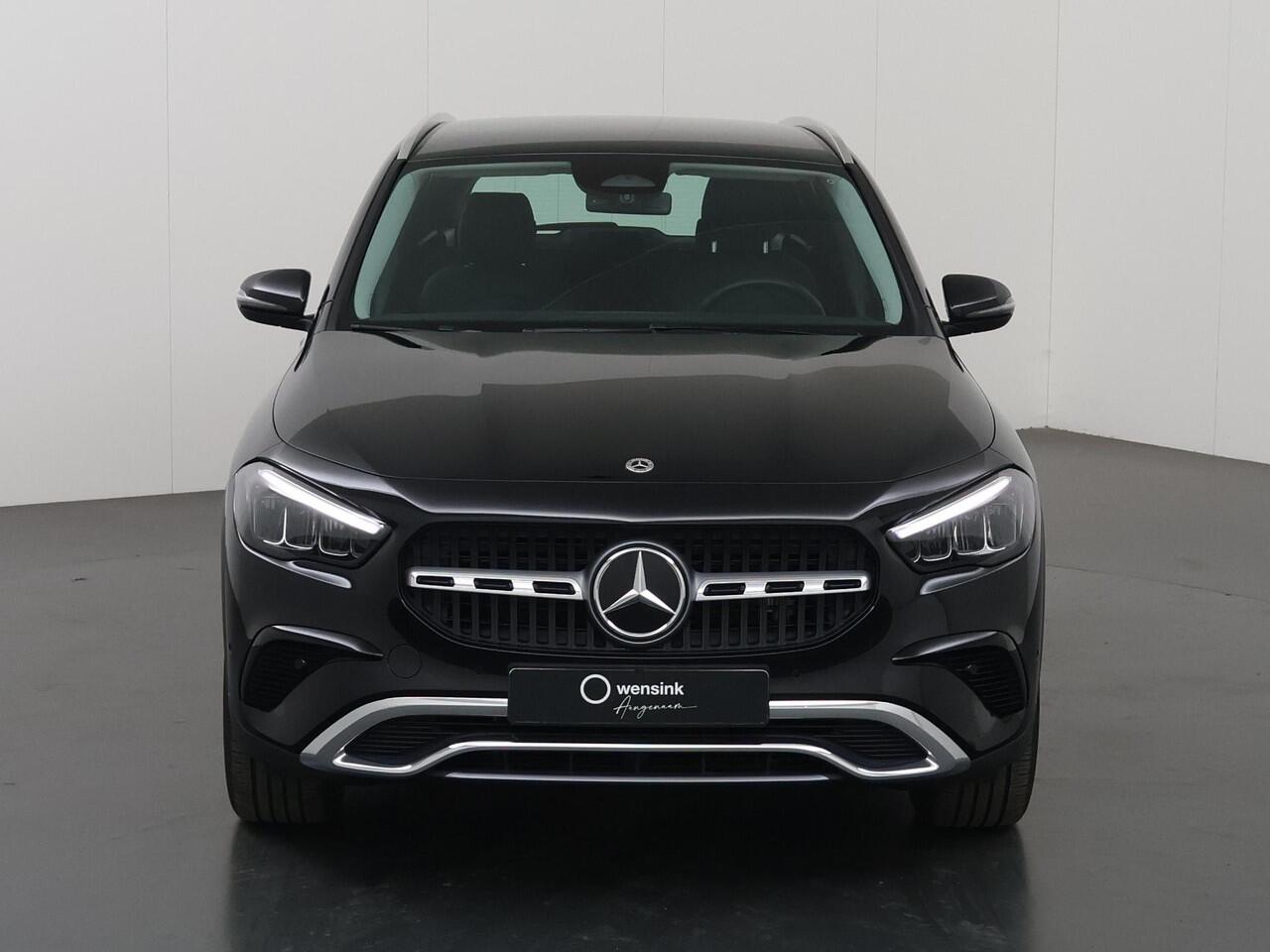 Mercedes-Benz GLA-KLASSE 250 e Luxury Line | Trekhaak | Verwarmd stuur | Winter pakket | 11 KW laden | Stoelverwarming |