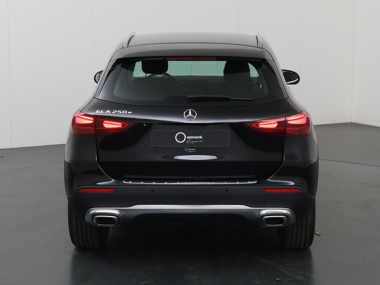 Mercedes-Benz GLA-KLASSE 250 e Luxury Line | Trekhaak | Verwarmd stuur | Winter pakket | 11 KW laden | Stoelverwarming |