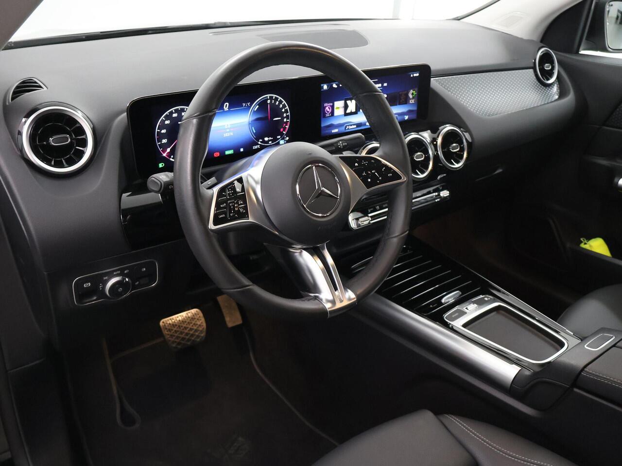 Mercedes-Benz GLA-KLASSE 250 e Luxury Line | Trekhaak | Verwarmd stuur | Winter pakket | 11 KW laden | Stoelverwarming |