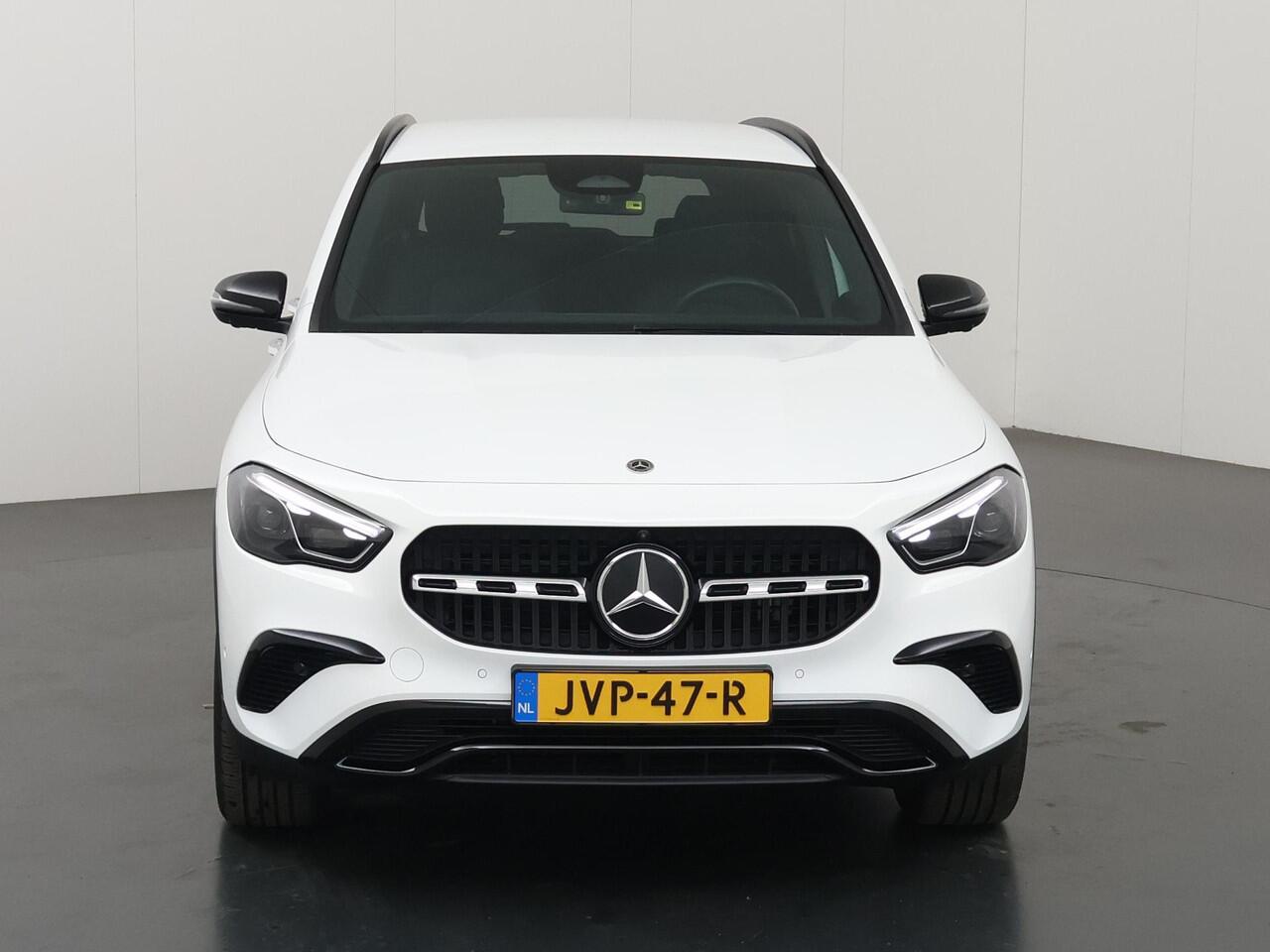 Mercedes-Benz GLA-KLASSE 250 e Luxury Line | Trekhaak | Multibeam | Getint glas | Widescreen | Stoelverwarming |