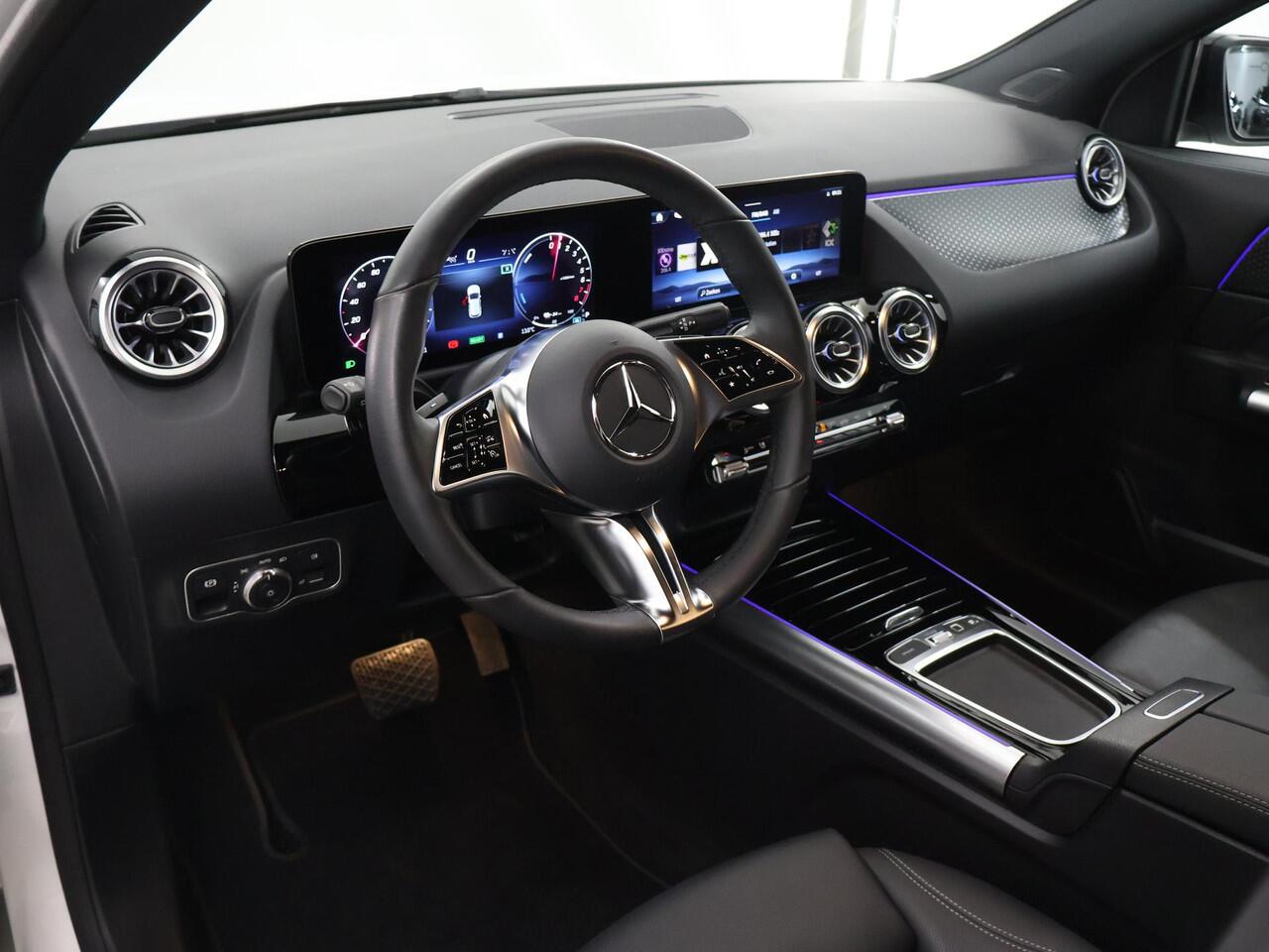 Mercedes-Benz GLA-KLASSE 250 e Luxury Line | Trekhaak | Multibeam | Getint glas | Widescreen | Stoelverwarming |