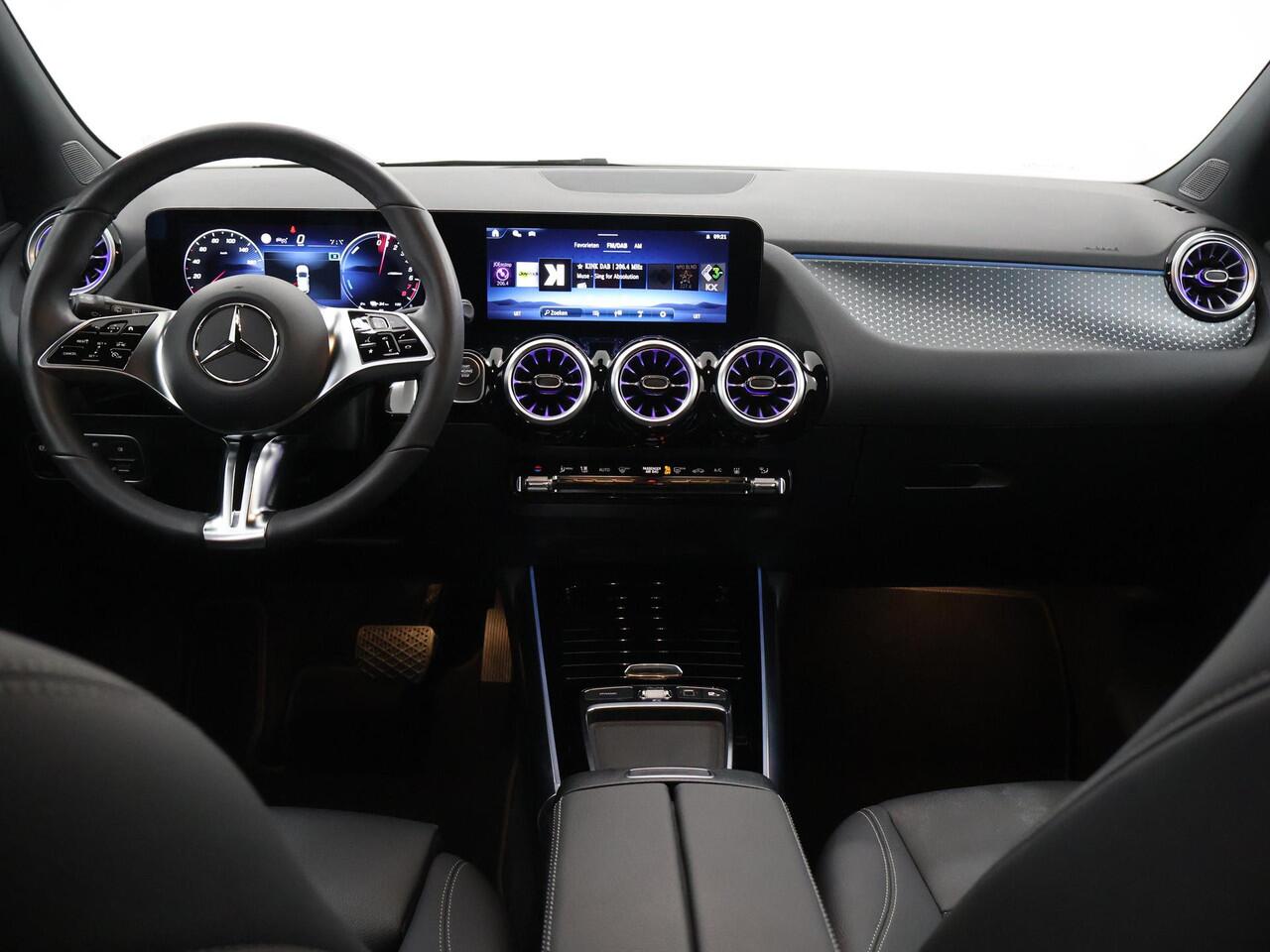 Mercedes-Benz GLA-KLASSE 250 e Luxury Line | Trekhaak | Multibeam | Getint glas | Widescreen | Stoelverwarming |