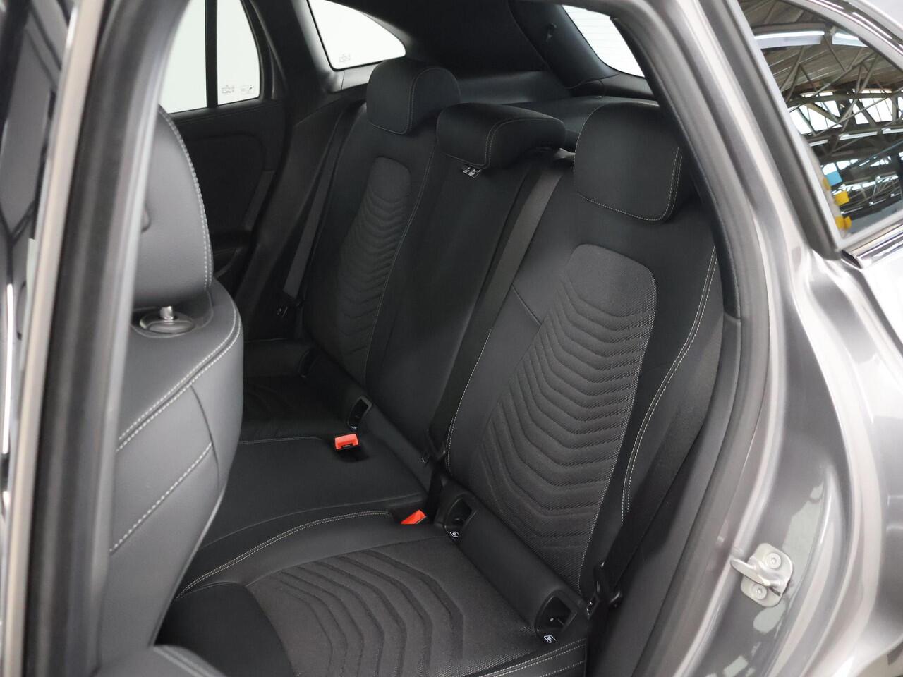 Mercedes-Benz GLA-KLASSE 250 e Luxury Line | Trekhaak | Night pakket | Apple carplay |