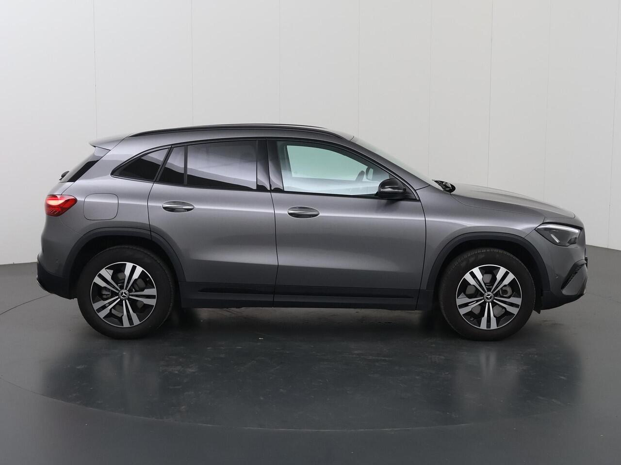 Mercedes-Benz GLA-KLASSE 250 e Luxury Line | Trekhaak | Night pakket | Apple carplay |