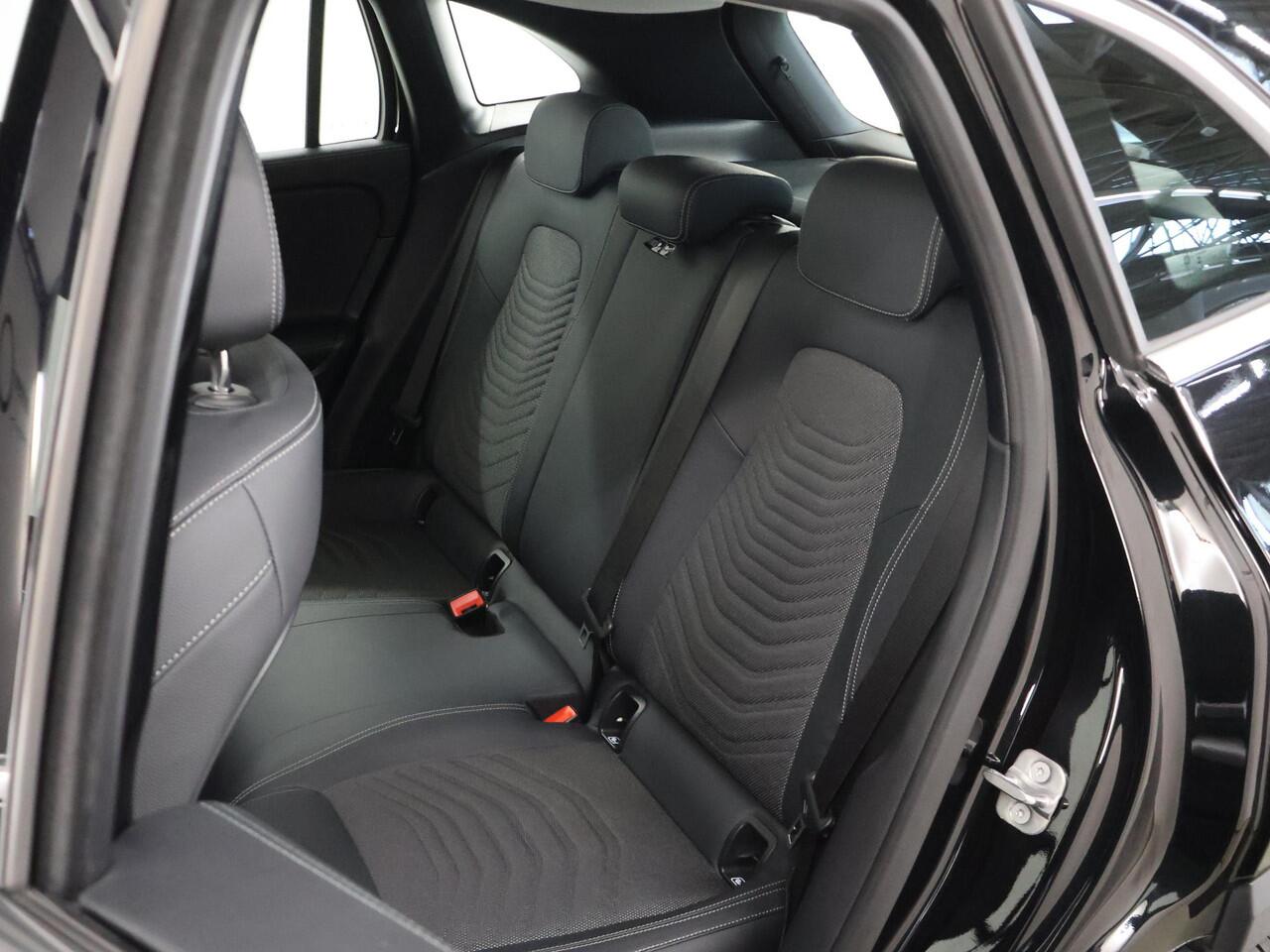 Mercedes-Benz GLA-KLASSE 250 e Luxury Line | Trekhaak | Verwarmd stuur | Stoelverwarming |