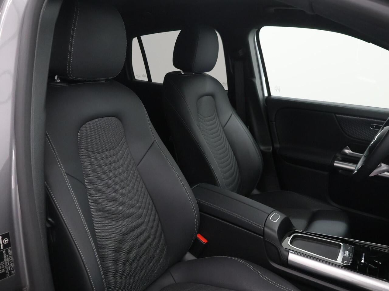 Mercedes-Benz GLA-KLASSE 250 e Luxury Line | Trekhaak | Getint glas | Apple carplay | Stuurverwarming |