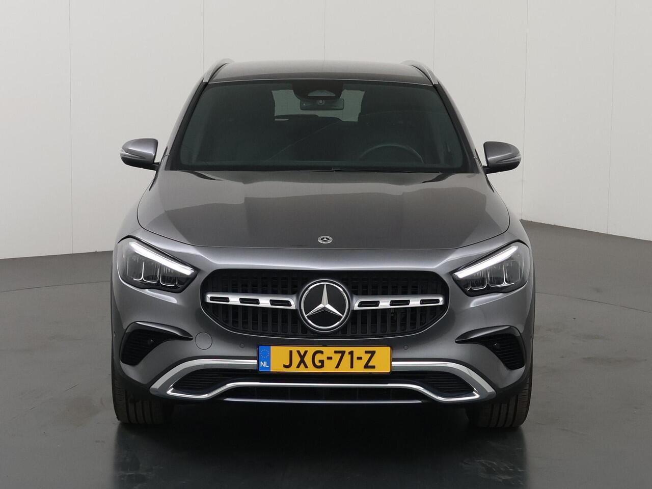 Mercedes-Benz GLA-KLASSE 250 e Luxury Line | Trekhaak | Getint glas | Apple carplay | Stuurverwarming |